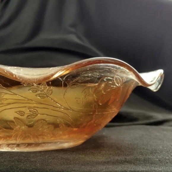 Elegant Glassware Depression Era 10" Swirled Bowl 10" wide x 3 1/2" deep - Picture 3 of 5